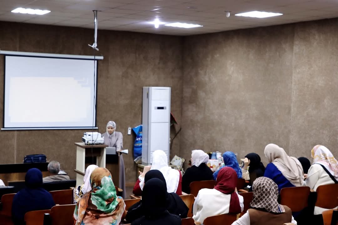 جلسة سيمنار لمناقشة خطط الماجستير بقسم اللغة الإنجليزية بكلية الآداب والتربية صبراتة جلسة سيمنار لمناقشة خطط الماجستير بقسم اللغة الإنجليزية بكلية الآداب والتربية صبراتة
