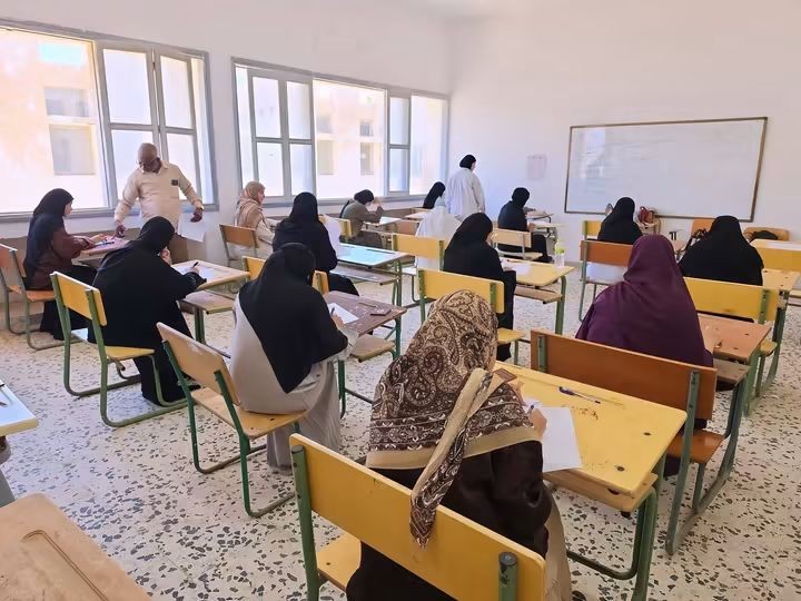 متابعة الامتحانات النهائية لفصل الربيع 2026م بكلية الآداب والتربية صبراتة