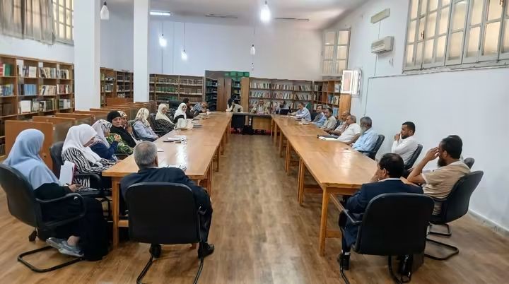 مجلس كلية الآداب والتربية بجامعة صبراتة يعقد اجتماعه الدوري